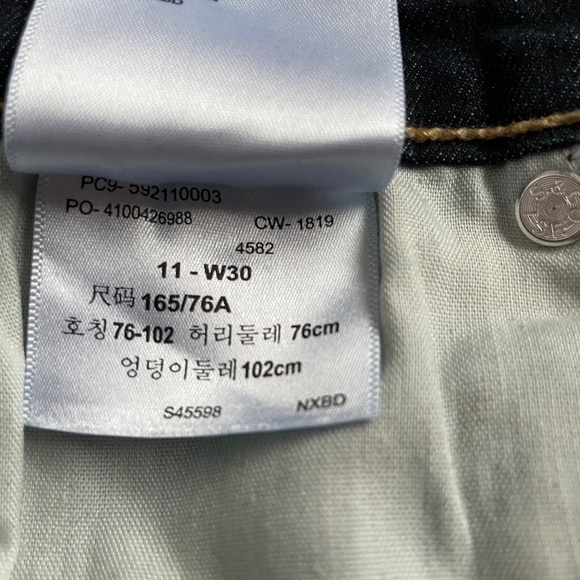 Levi's Women's Denim Jeans Dark Washed Stretch W30 EUC - Picture 7 of 10
